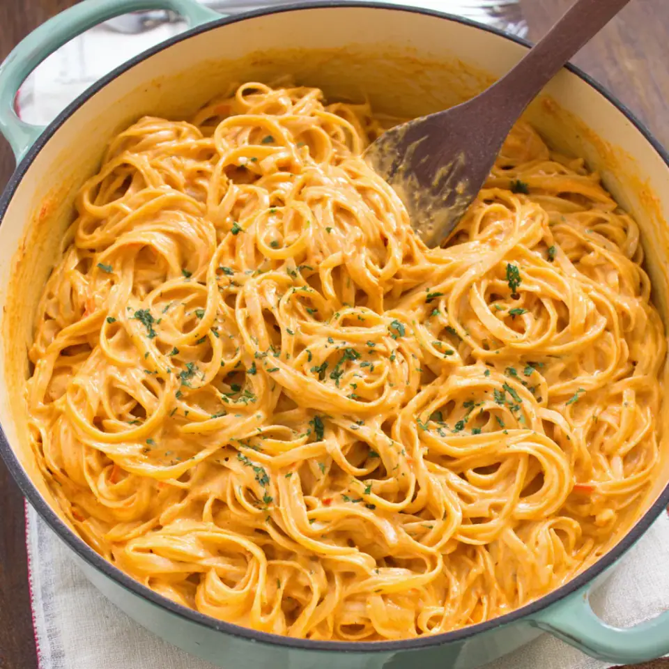 A close look at Creamy Red Pepper Alfredo Pasta