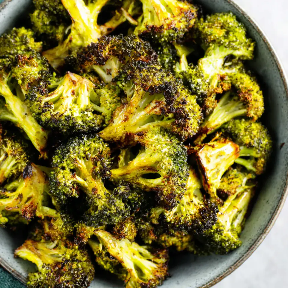 Crispy Air Fryer Broccoli, ready to serve