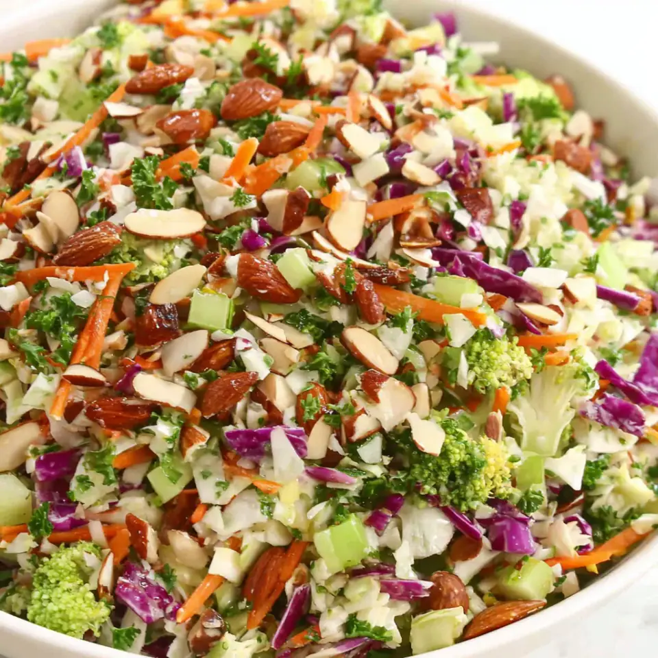Crunchy Detox Salad, ready to serve
