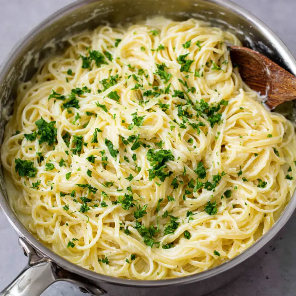 A close look at Garlic Parmesan Pasta (One Pot!)