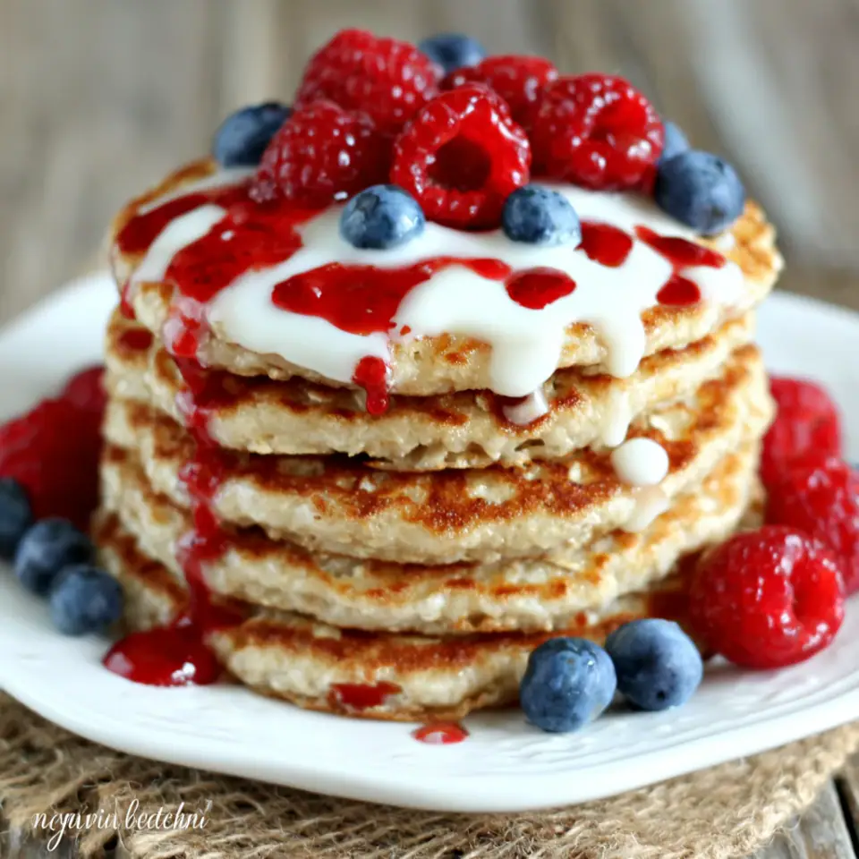 Greek Yogurt Oat Pancakes