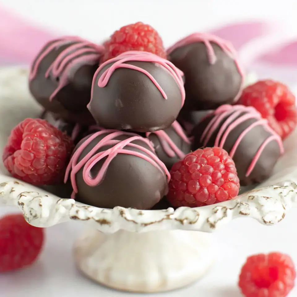 Keto Raspberry Cheesecake Bites